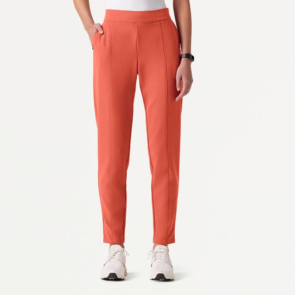 Lio Tapered 5-Pocket Scrub Pant in Color Terra Size M